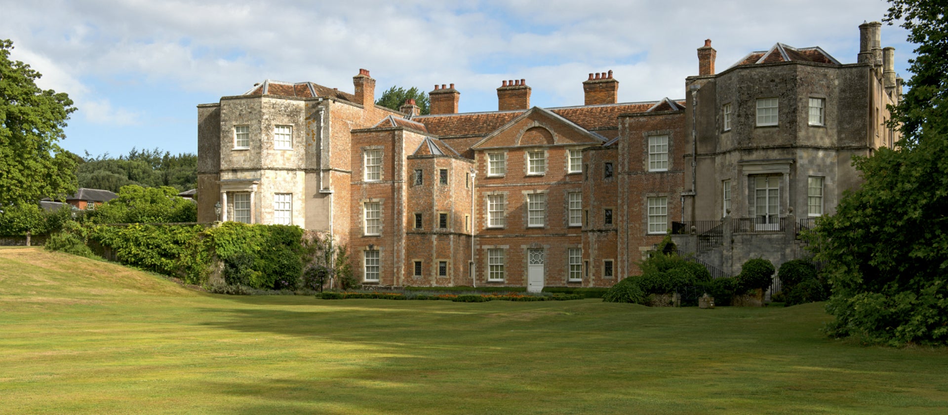 Historic houses and gardens in Hampshire